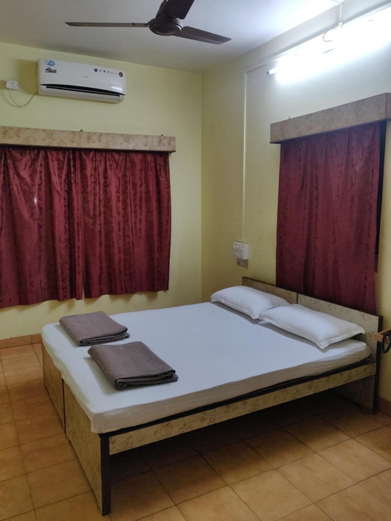 Shraddha Lodge Ratnāgiri Eksteriør billede